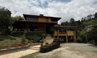 CASA CAMPESTRE A 7 MINUTOS DEL AEROPUERTO JMC