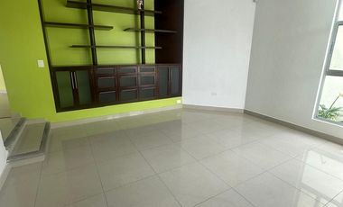 Renta casa con recámara en planta baja. Col. Concepción la Cruz. Atrás del Hospital Niño poblano