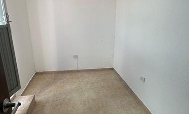 Renta casa con recámara en planta baja. Col. Concepción la Cruz. Atrás del Hospital Niño poblano