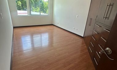 Renta casa con recámara en planta baja. Col. Concepción la Cruz. Atrás del Hospital Niño poblano