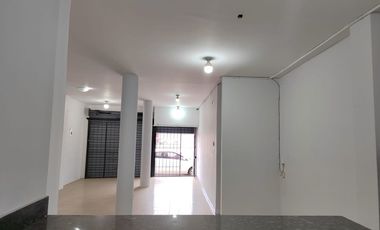 Local Comercial de alquiler en Las Orquídeas, 85 m2, Norte de Guayaquil.