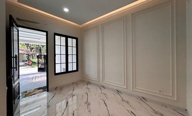 Rumah Baru Tampilan Klasik Modern di BSD