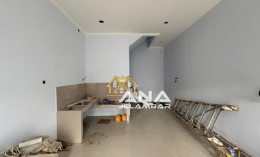 ANA RUMAH BARU 3LT LUAS 4.3X12M JALAN 1 MOBIL DI JELAMBAR