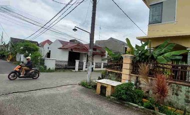 Rumah Tingkat Murah Strategis di Perumahan Villa Pertiwi, Depok.