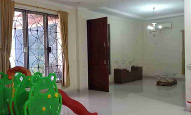 Jual Di Bawah Harga Appraisal dan Pasaran Rumah Usaha Dekat Summarecon Bekasi Semi Furnish