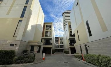 5BR Townhouse for Rent in Paranaque City *Brgy. Tambo
