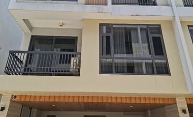 5BR Townhouse for Rent in Paranaque City *Brgy. Tambo
