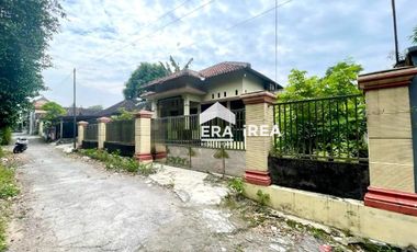 RUMAH DIJUAL DI SOLO BARAT DEKAT PASAR PENGGING