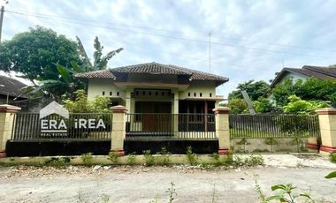 RUMAH DIJUAL DI SOLO BARAT DEKAT PASAR PENGGING