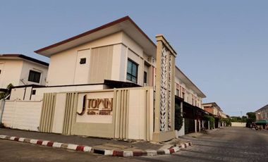 93028 - ขายด่วน! ทาวน์โฮมฟังก์ชันบ้านเดี่ยว J Town Exclusive รังสิต-คลองหนึ่ง 4 นอน 2 น้ำ สภาพสวย พร้อมอยู่ ทำเลดีใกล้ทางด่วนและรถไฟฟ้า