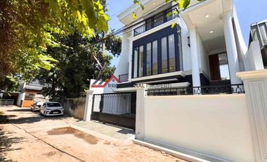 Brand New House American Classic Di Cipete