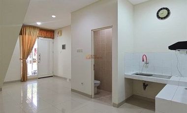 Strategis Akses JORR, Bandara Soekarno Hatta & PIK, Disewa Minimal 2 Tahun Rumah Cluster  Puri Mansion 120m Unfurnished, Baru Renovasi Terawat, Jakbar