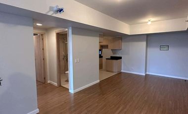 Semi-furnished 3 Bedroom corner unit with balcony including Parkng for lease in Traverine Tower