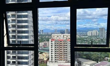 Semi-furnished 3 Bedroom corner unit with balcony including Parkng for lease in Traverine Tower