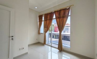 Disewa Rumah 2 Lantai 120M Puri Mansion Cluster Hawaii Unfurnished Rapi Terawat– Dekat Tol Jorr, Pik & Bandara Soetta