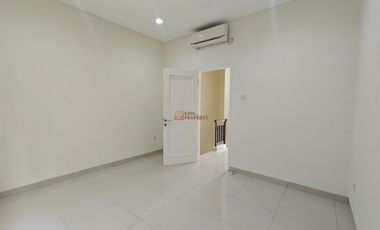 Disewa Rumah 2 Lantai 120M Puri Mansion Cluster Hawaii Unfurnished Rapi Terawat– Dekat Tol Jorr, Pik & Bandara Soetta