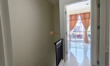 Disewa Rumah 2 Lantai 120M Puri Mansion Cluster Hawaii Unfurnished Rapi Terawat– Dekat Tol Jorr, Pik & Bandara Soetta