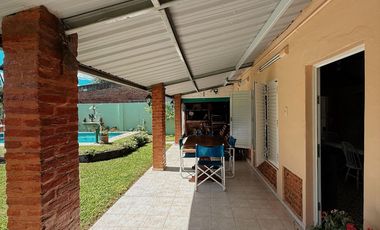 Casa en Venta en C. Buenos Aires & Urquiza - Piscina, Patio Verde, 2 Dorm, Quincho