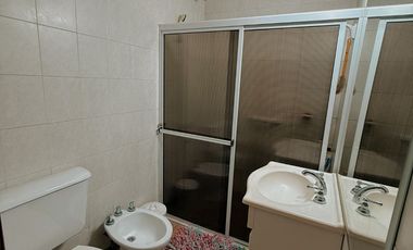 Casa en Venta en C. Buenos Aires & Urquiza - Piscina, Patio Verde, 2 Dorm, Quincho