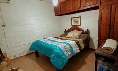 Casa en Venta en C. Buenos Aires & Urquiza - Piscina, Patio Verde, 2 Dorm, Quincho