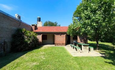 Casa Quinta en Derqui, Sauce Viejo - 700m2, Piscina, Galeria con Asador!