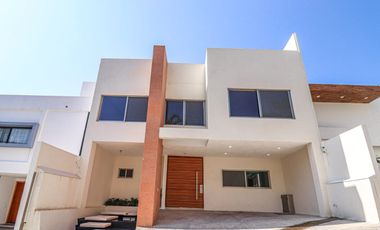 Espectacular Residencia con Acabados de Lujo Zona Dorada, Cuernavaca $6,300,000