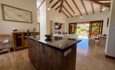 CASA AMOBLADA EN RENTA – PAKAKUNA GARDENS, CHECA