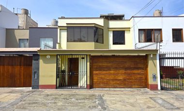 VENTA DE CASA EN SANTA PATRICIA I – LA MOLINA 160 m² Terreno | 257 m² Construídos | 3 Dormitorios | 2 Cocheras
