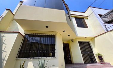 VENTA DE CASA EN SANTA PATRICIA I – LA MOLINA 160 m² Terreno | 257 m² Construídos | 3 Dormitorios | 2 Cocheras