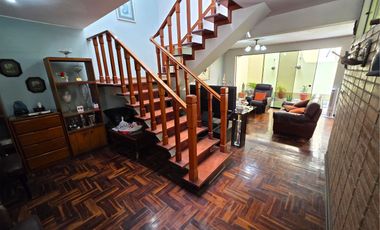 VENTA DE CASA EN SANTA PATRICIA I – LA MOLINA 160 m² Terreno | 257 m² Construídos | 3 Dormitorios | 2 Cocheras