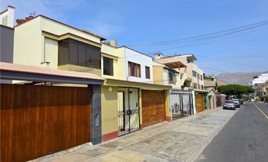 VENTA DE CASA EN SANTA PATRICIA I – LA MOLINA 160 m² Terreno | 257 m² Construídos | 3 Dormitorios | 2 Cocheras