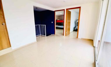 CASA EN RENTA Y VENTA SOBRE CALLE CON ALBERCA Y JARDÍN PROPIO