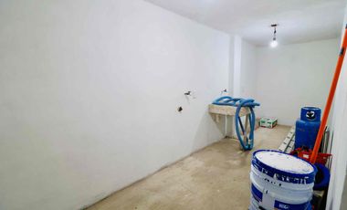 CASA EN RENTA Y VENTA SOBRE CALLE CON ALBERCA Y JARDÍN PROPIO