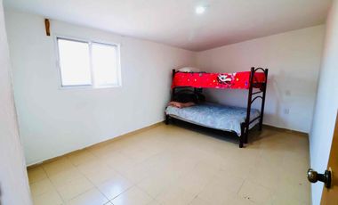 CASA EN RENTA Y VENTA SOBRE CALLE CON ALBERCA Y JARDÍN PROPIO