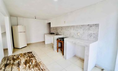 CASA EN RENTA Y VENTA SOBRE CALLE CON ALBERCA Y JARDÍN PROPIO