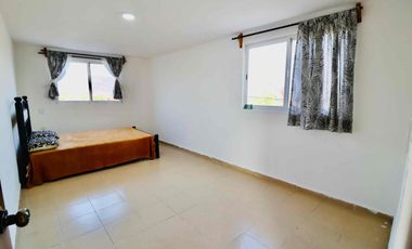 CASA EN RENTA Y VENTA SOBRE CALLE CON ALBERCA Y JARDÍN PROPIO