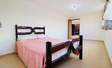 CASA EN RENTA Y VENTA SOBRE CALLE CON ALBERCA Y JARDÍN PROPIO