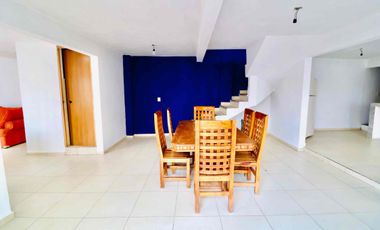 CASA EN RENTA Y VENTA SOBRE CALLE CON ALBERCA Y JARDÍN PROPIO