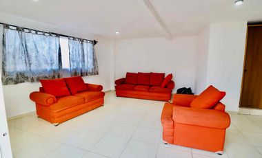 CASA EN RENTA Y VENTA SOBRE CALLE CON ALBERCA Y JARDÍN PROPIO