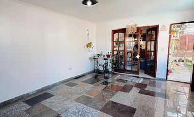 Casa en Vieytes 2030, Santo Tome - Cochera, Living, Cocina Comedor, Patio Verde