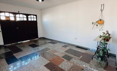 Casa en Vieytes 2030, Santo Tome - Cochera, Living, Cocina Comedor, Patio Verde