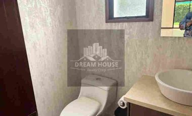 Renta de Casa de 5 dormitorios, Sector Pacho Salas, Cumbayá, Ecuador