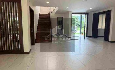 Renta de Casa de 5 dormitorios, Sector Pacho Salas, Cumbayá, Ecuador