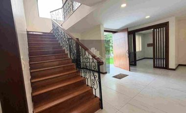 Renta de Casa de 5 dormitorios, Sector Pacho Salas, Cumbayá, Ecuador