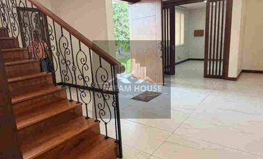 Renta de Casa de 5 dormitorios, Sector Pacho Salas, Cumbayá, Ecuador