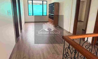 Renta de Casa de 5 dormitorios, Sector Pacho Salas, Cumbayá, Ecuador