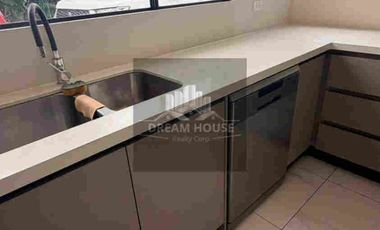 Renta de Casa de 5 dormitorios, Sector Pacho Salas, Cumbayá, Ecuador