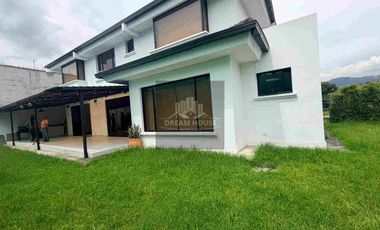 Renta de Casa de 5 dormitorios, Sector Pacho Salas, Cumbayá, Ecuador