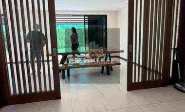 Renta de Casa de 5 dormitorios, Sector Pacho Salas, Cumbayá, Ecuador