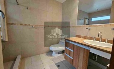 Venta de Casa Dúplex de 3 dormitorios, Sector Cumbayá, Ecuador